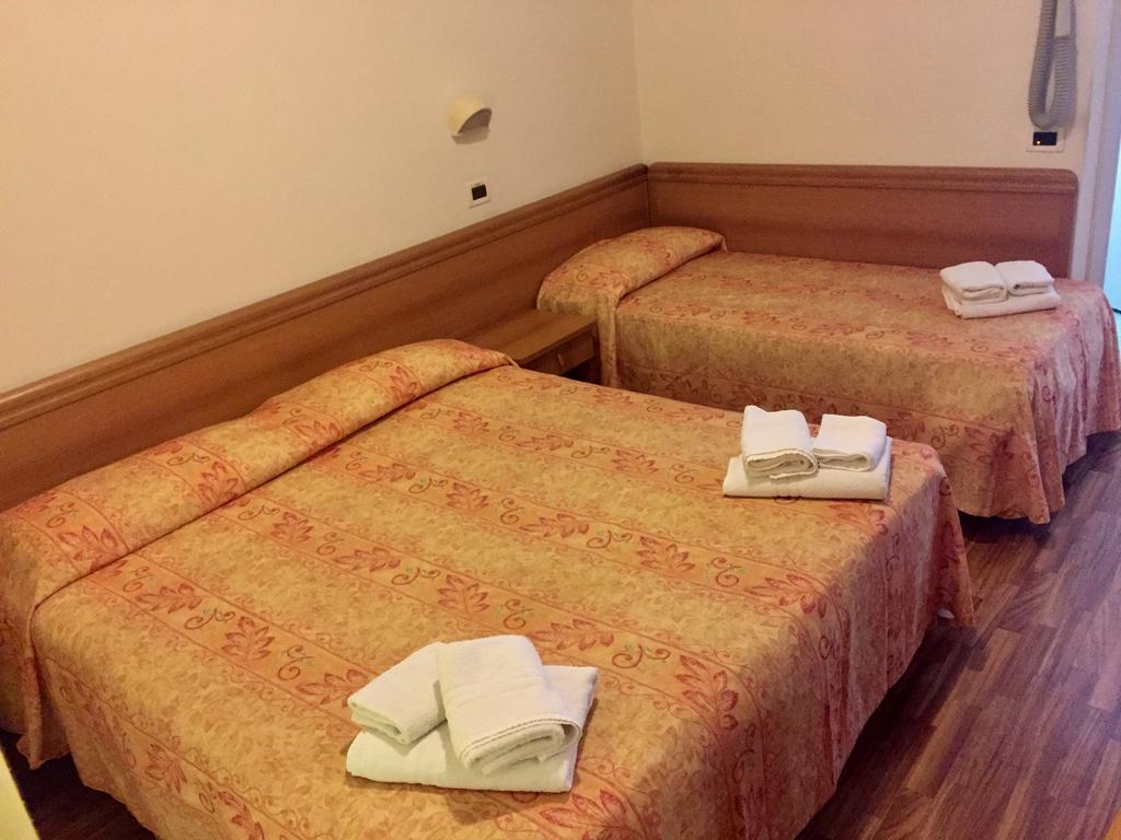 Hotel Bamar 皮纳雷拉 外观 照片