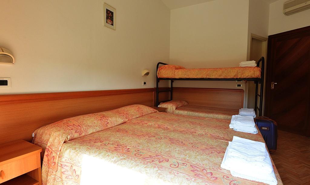 Hotel Bamar 皮纳雷拉 外观 照片