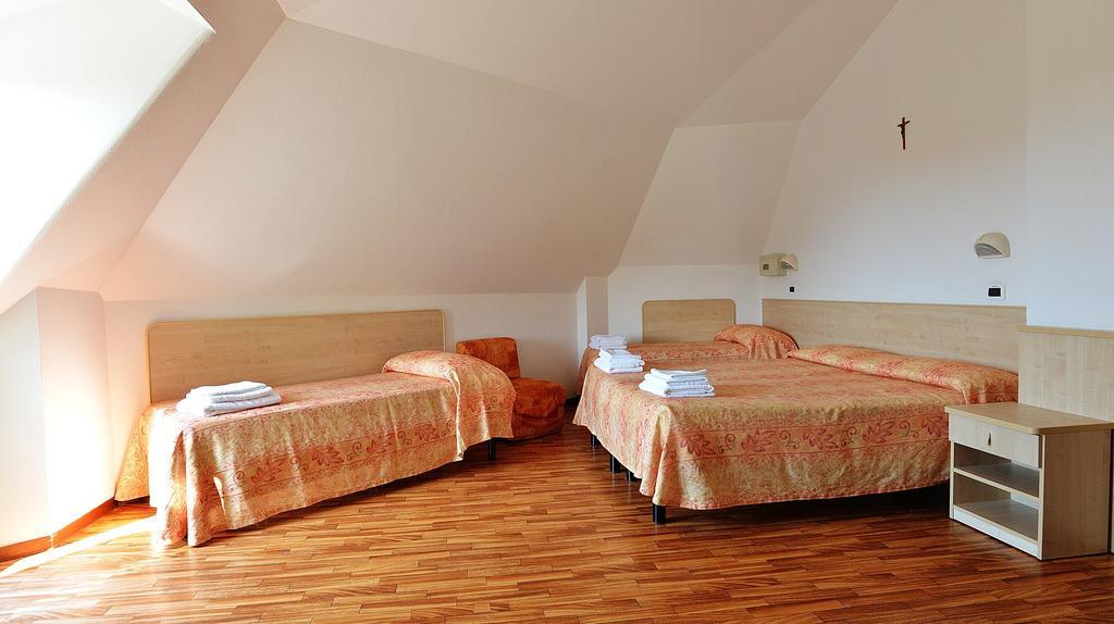 Hotel Bamar 皮纳雷拉 外观 照片