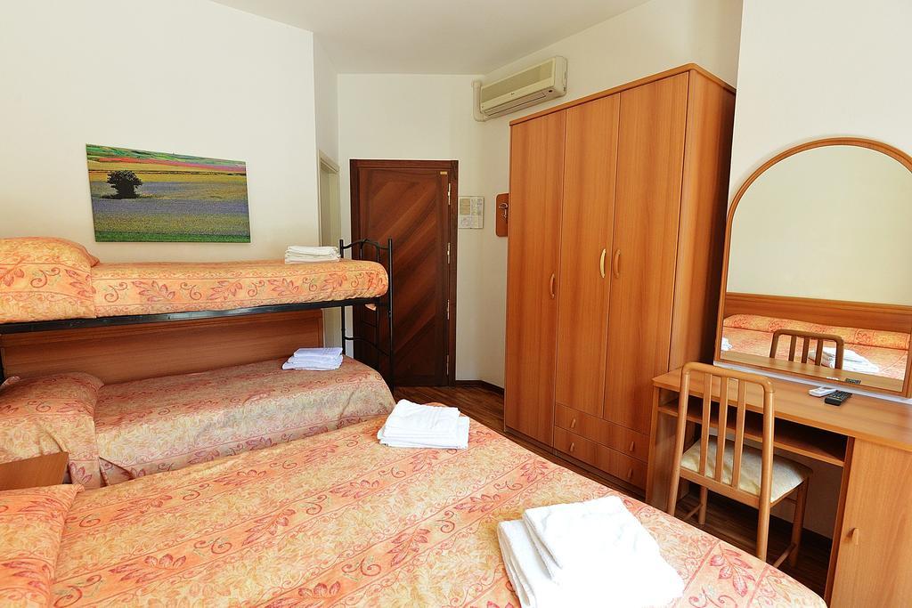 Hotel Bamar 皮纳雷拉 外观 照片
